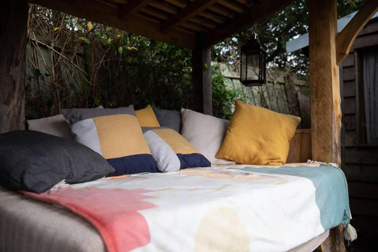 Charming 2-Bed Cabin In 萨顿科尔徳菲尔德 外观 照片