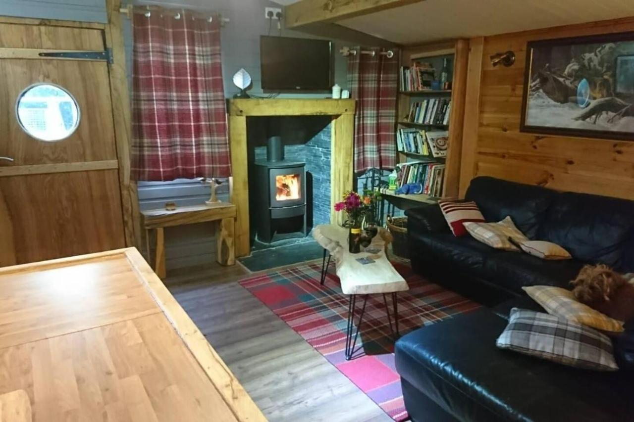 Charming 2-Bed Cabin In 萨顿科尔徳菲尔德 外观 照片