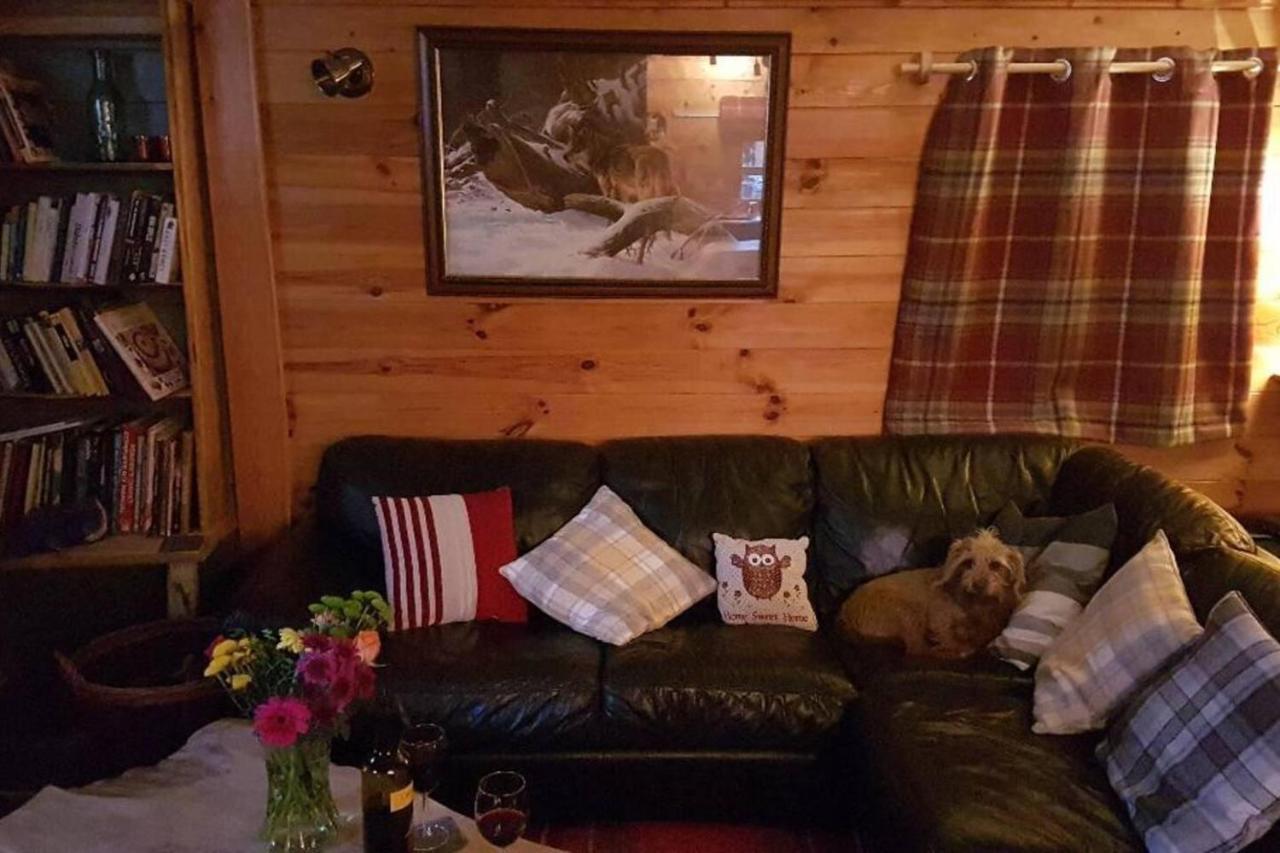 Charming 2-Bed Cabin In 萨顿科尔徳菲尔德 外观 照片
